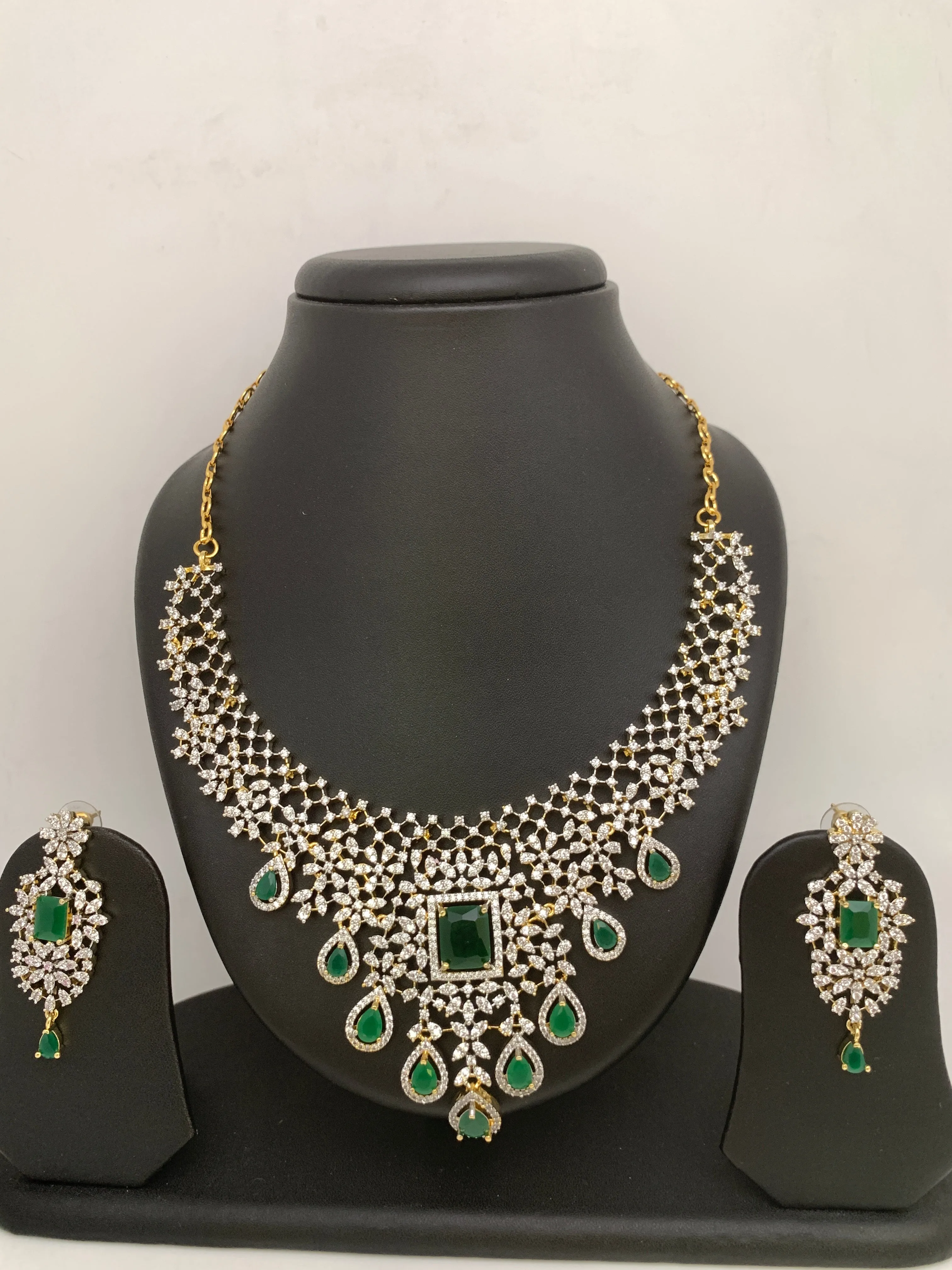 AD Color Stone Short Neckline Necklace