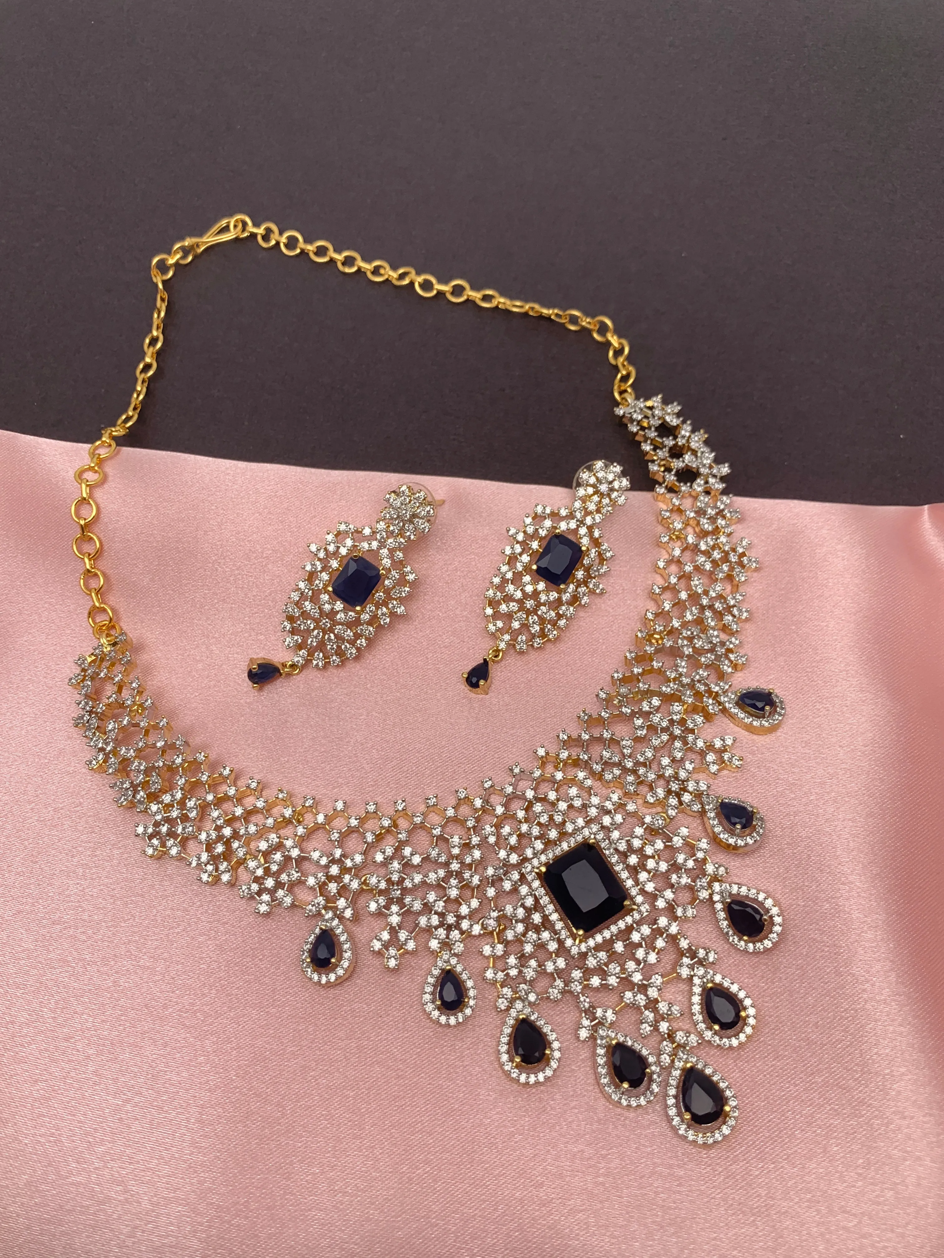 AD Color Stone Short Neckline Necklace
