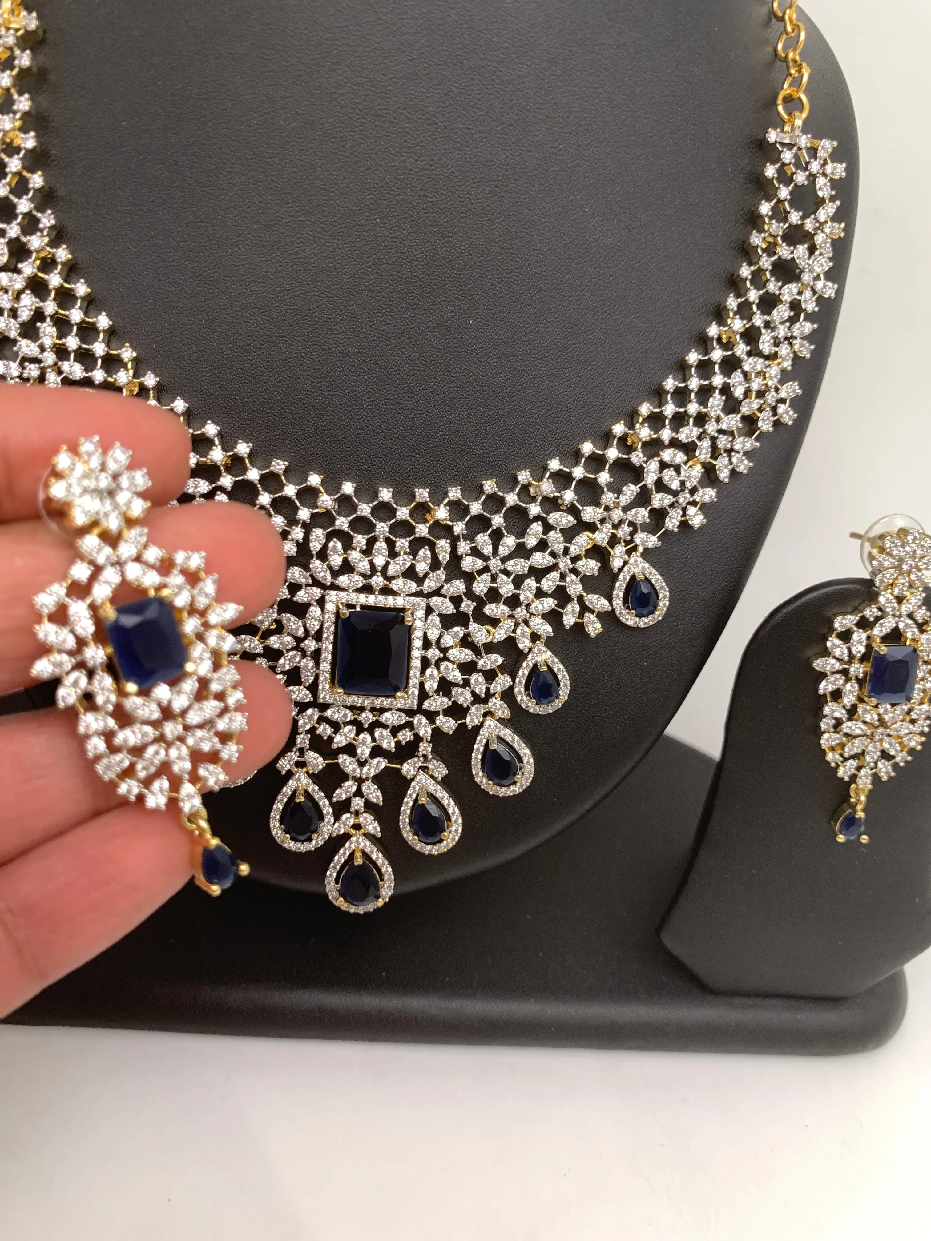 AD Color Stone Short Neckline Necklace