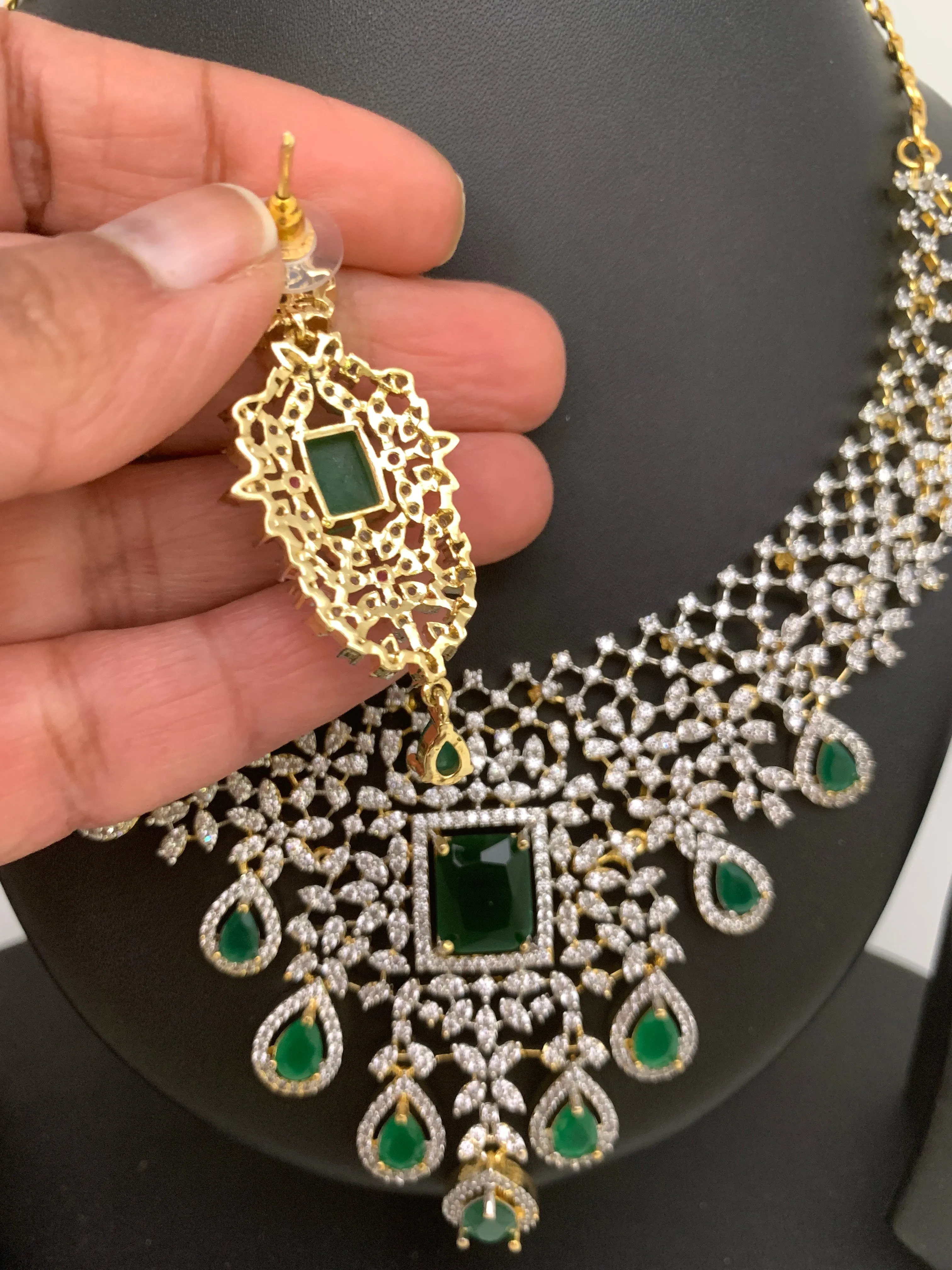 AD Color Stone Short Neckline Necklace
