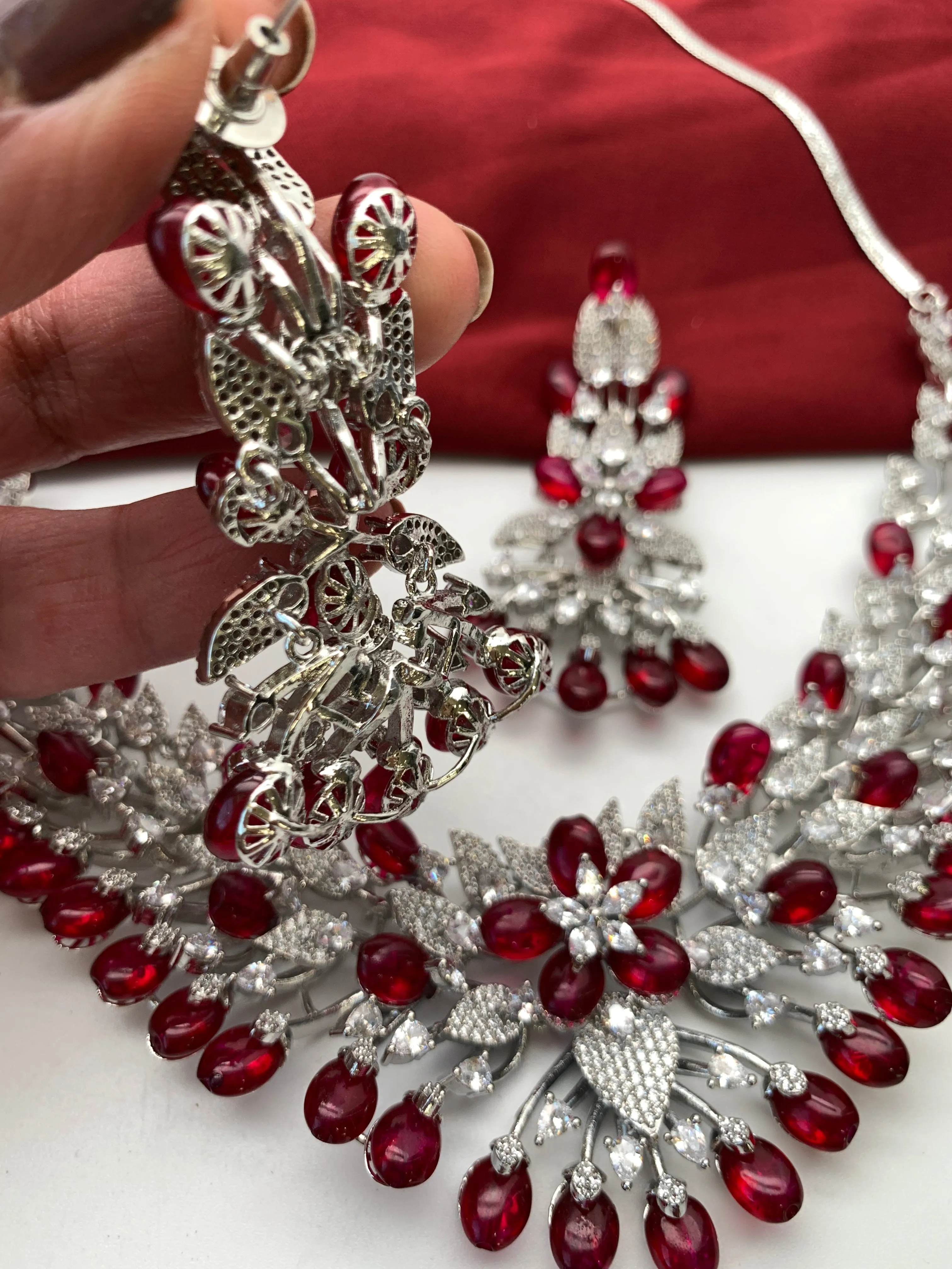 AD Deep Red Stone Silver Finish Neckline Short Neckalce