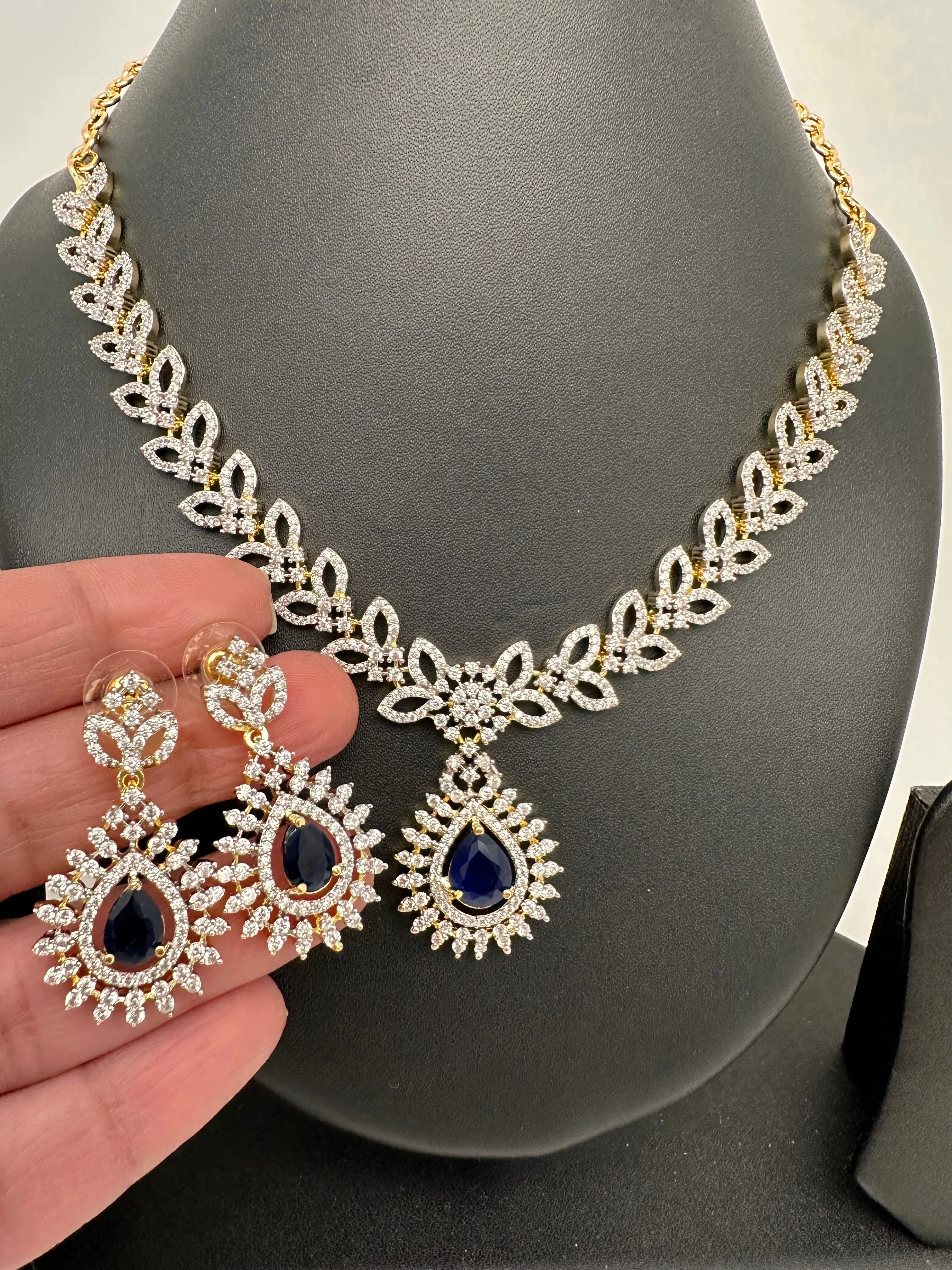 Diamond FInish Color Stone Dainty Short Necklace