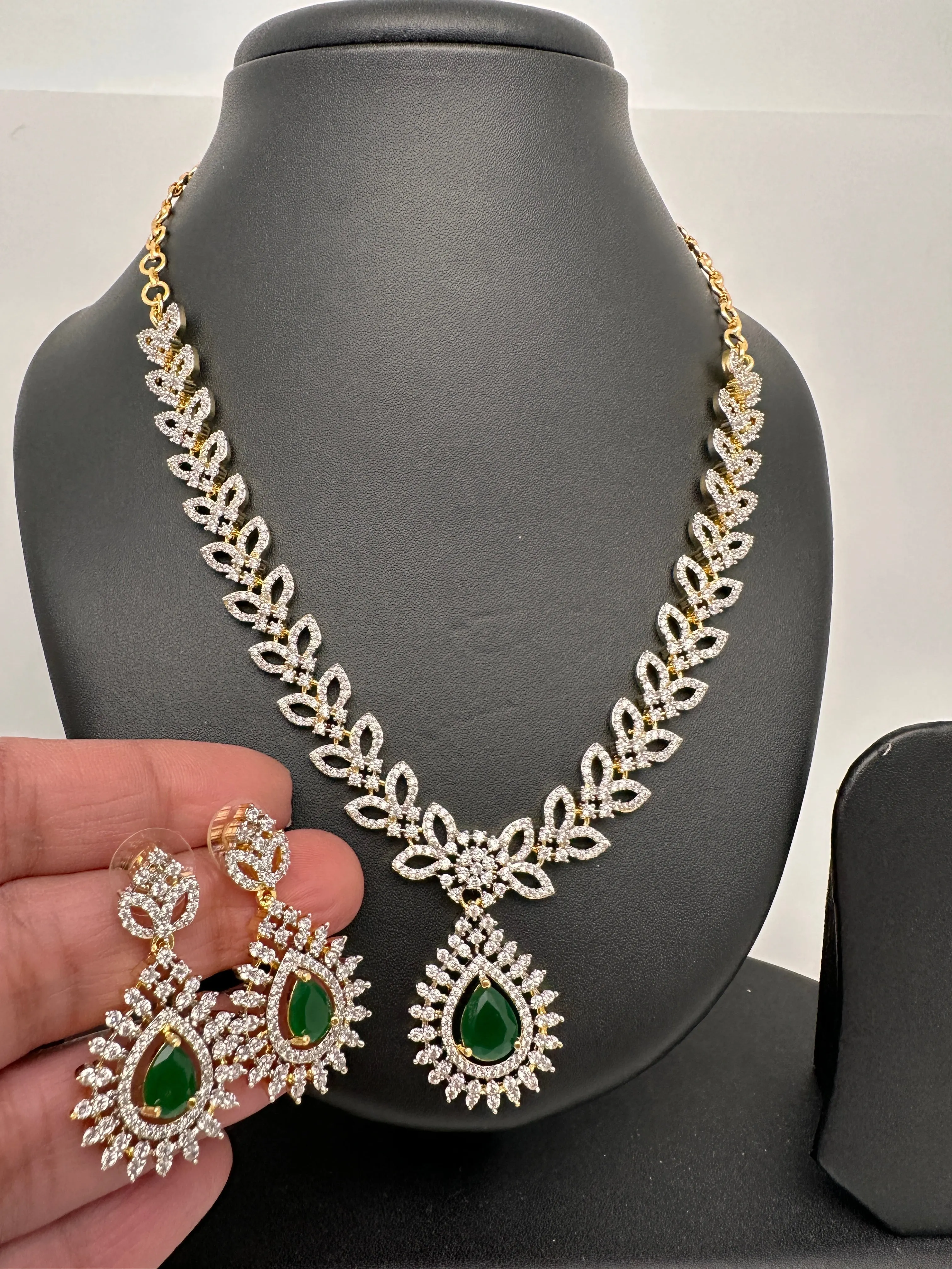 Diamond FInish Color Stone Dainty Short Necklace