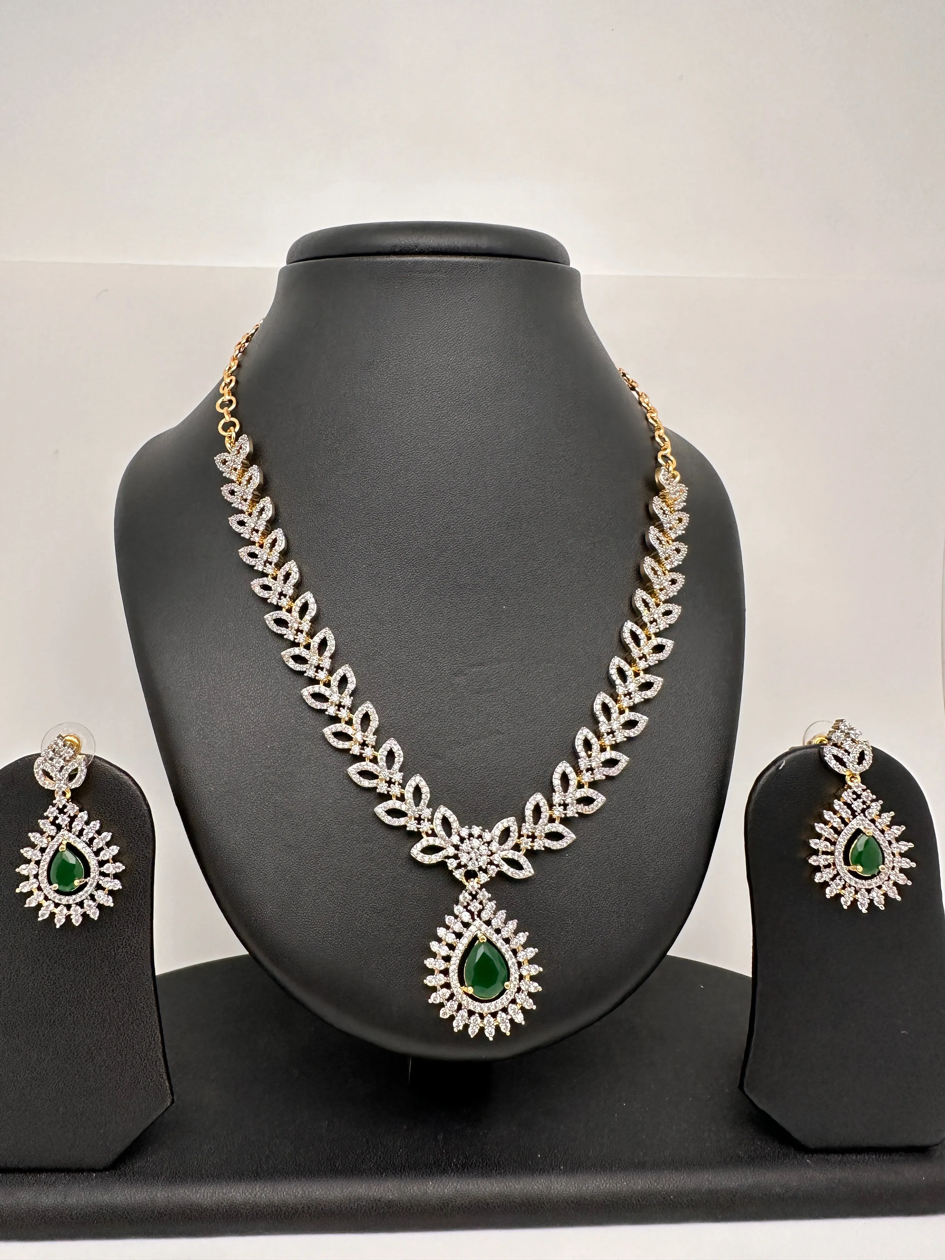 Diamond FInish Color Stone Dainty Short Necklace
