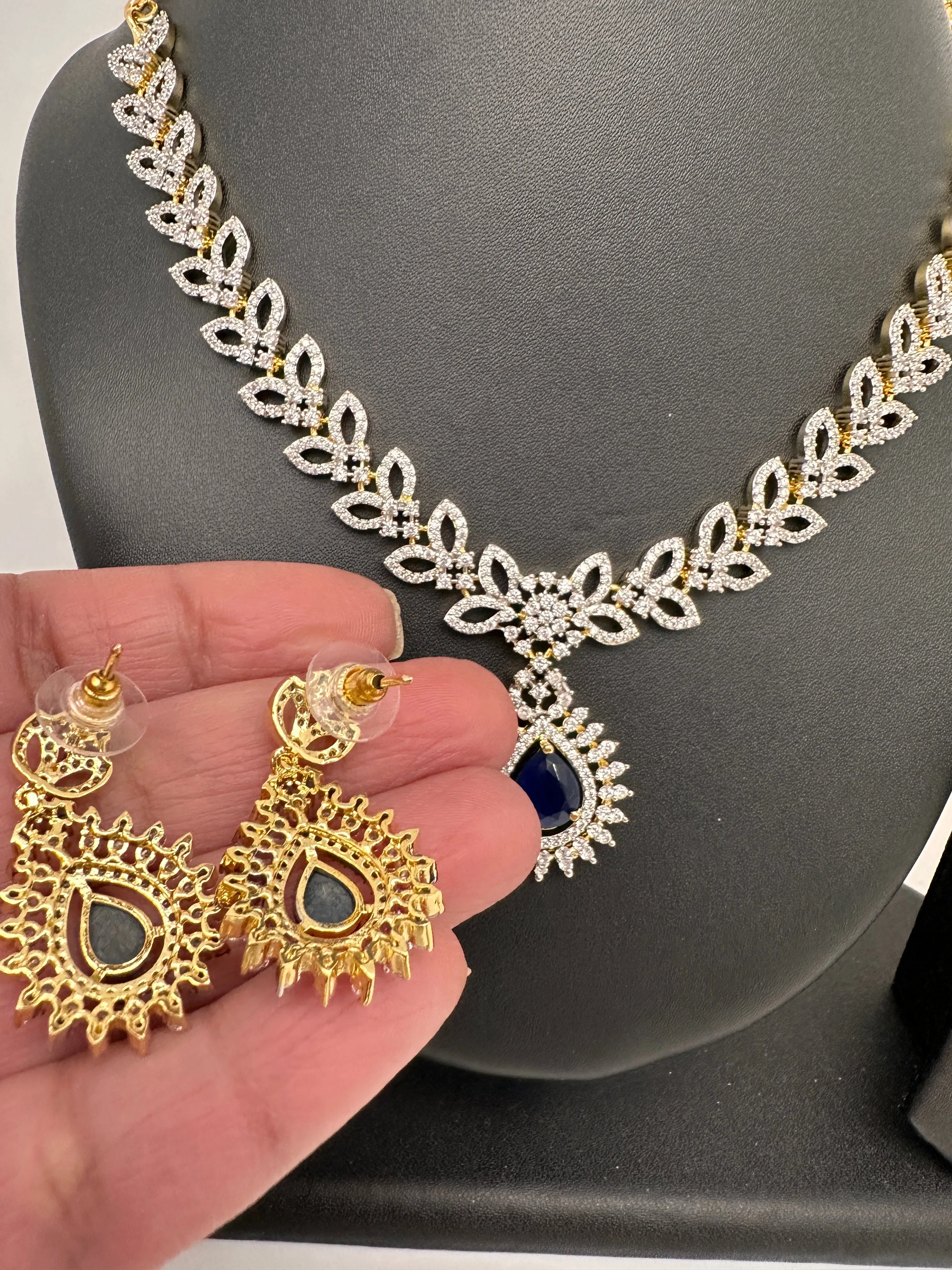 Diamond FInish Color Stone Dainty Short Necklace
