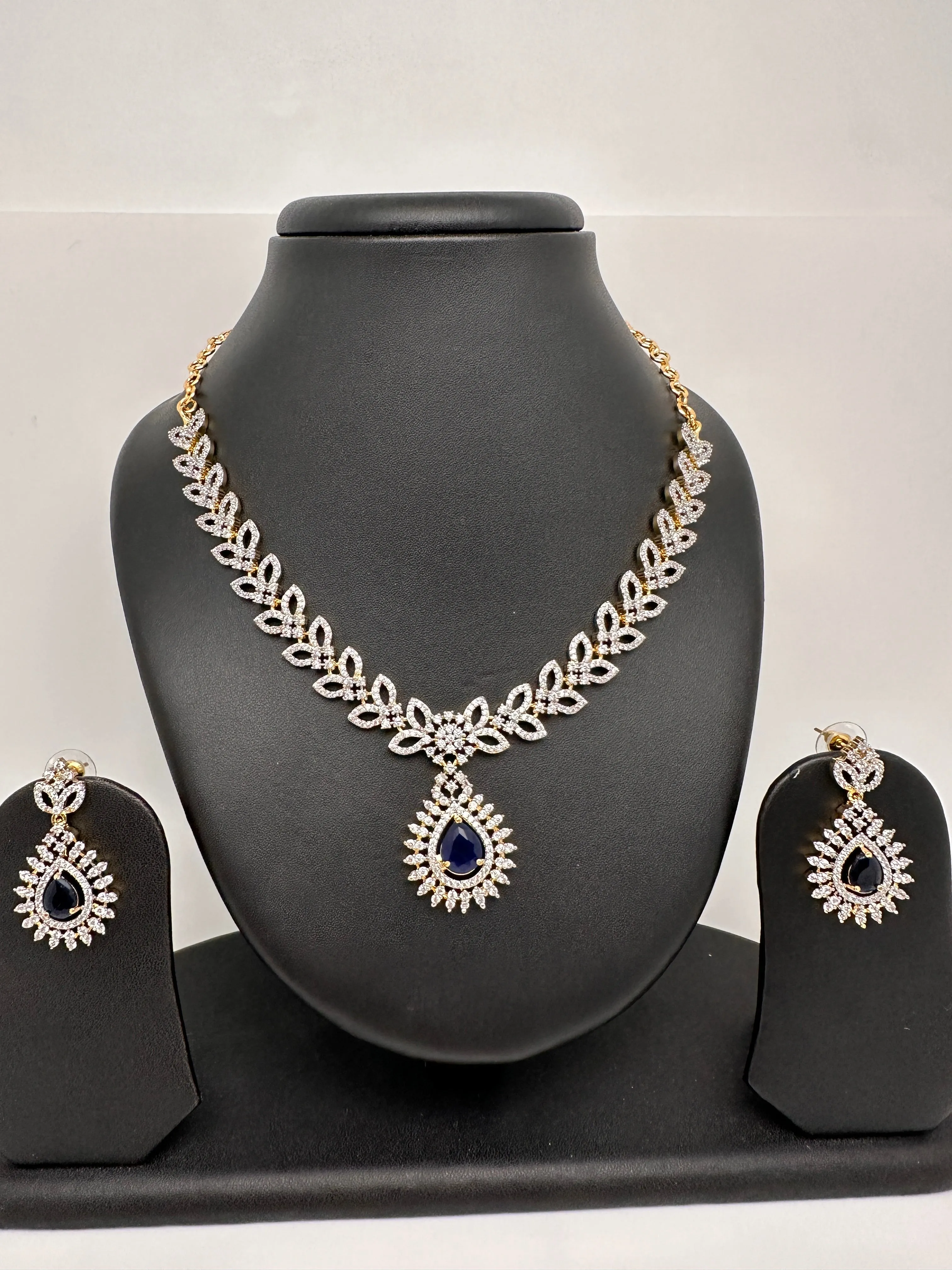 Diamond FInish Color Stone Dainty Short Necklace