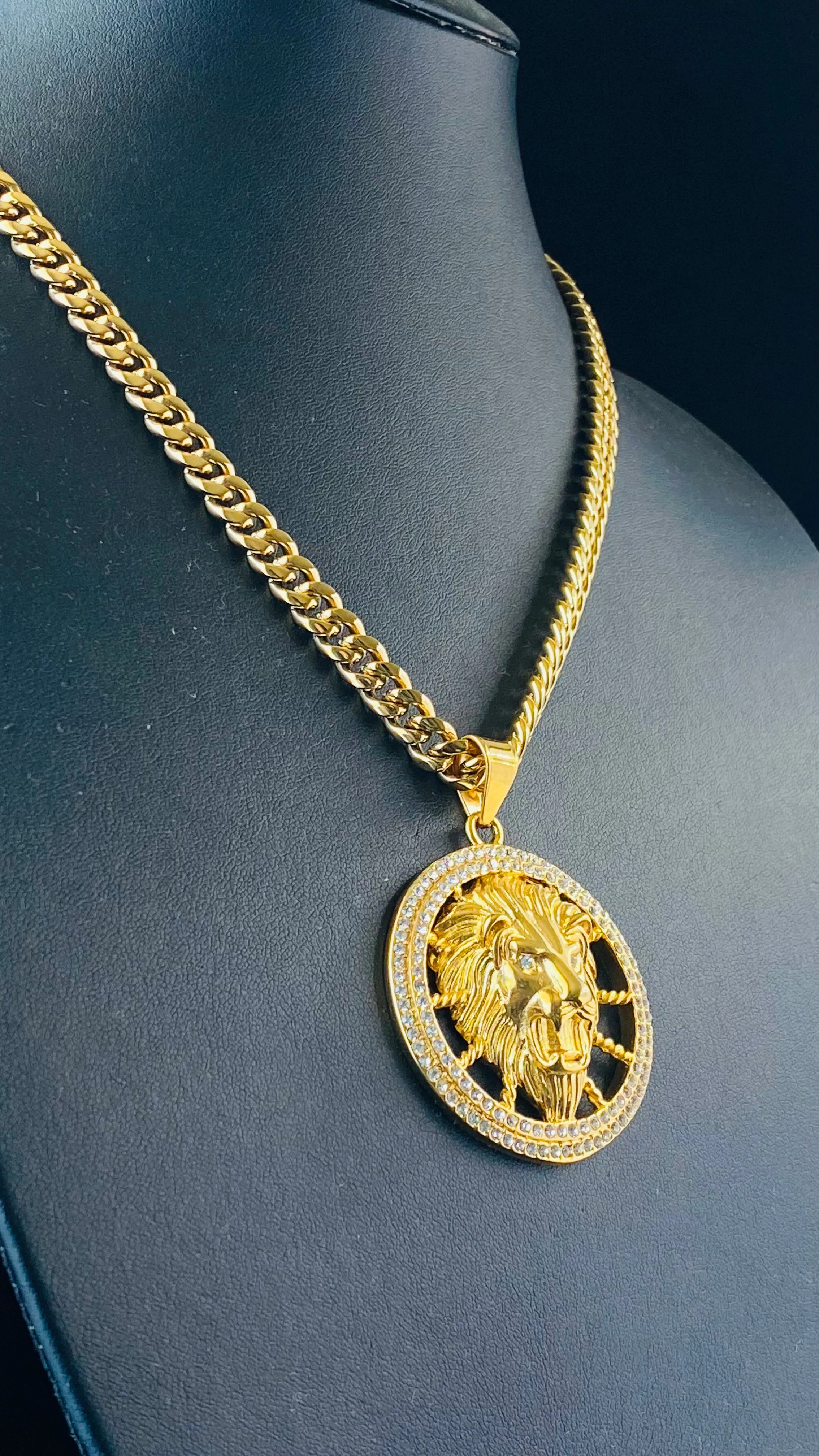 MAJESTIC Lion Pendant