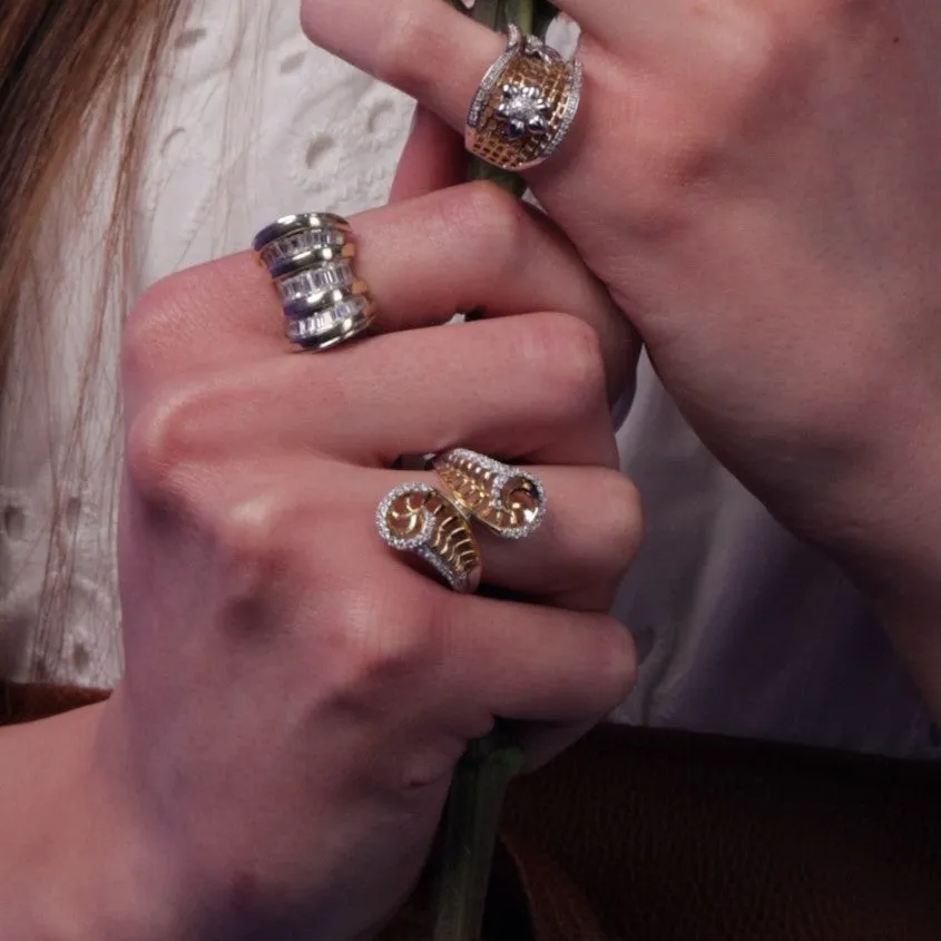 Symmetric Leaf Ring